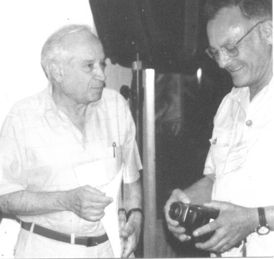 Raphael Mechoulam and Tod Mikuriya, Acapulco ICRS meeting, 1999. Photo by Fred Gardner